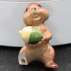 Hagen Renaker Vintage Retired Miniature Figurine Chipmonk Broken Leg